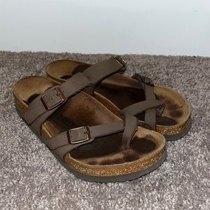 Birkenstock Mayari Toe Strap Sandel // SIZE 37 EUR COLOR: Mocha